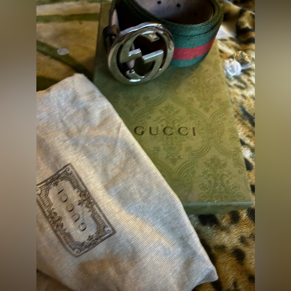Worn 2x 
Can’t buy from the website no more  on resale market
100% authentic